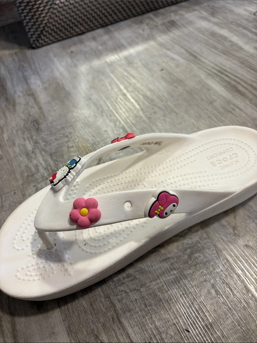 Women’s iconic crocs flip flop sandals